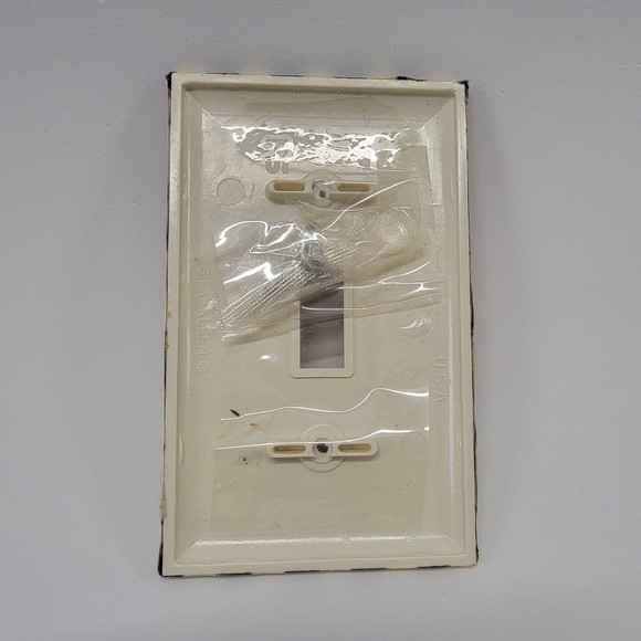 NWOT Hand Crafted "Honey of a Home--Bee Skep" Light Switch Cover with Screws - Picture 3 of 4